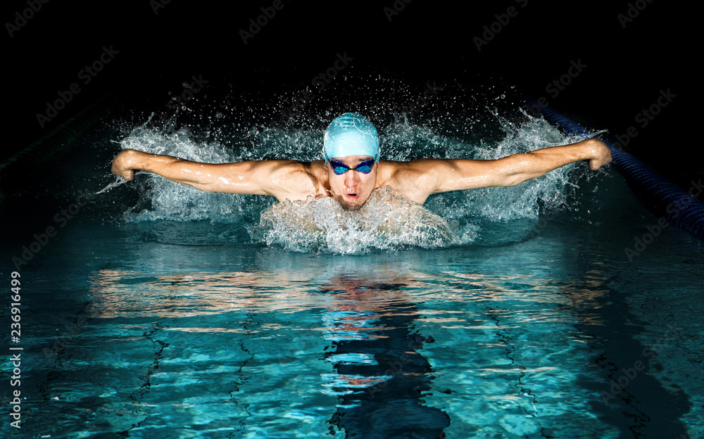 Fototapeta Człowiek w basenie. Styl pływania motyl