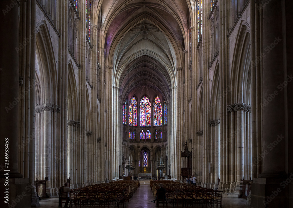 Obraz premium Main nave and altar in Basilique Saint-Urbain, 13th century gothic church in Troyes, France