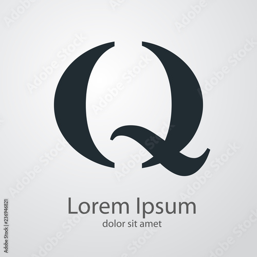 Icono plano con letra Q en espacio negativo en fondo gris