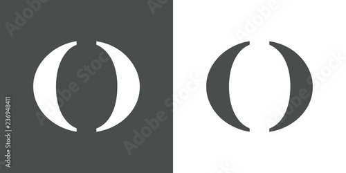 Icono plano letra O espacio negativo en gris y blanco