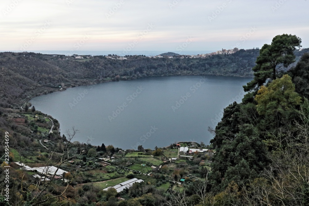 Nemi, antico borgo sull'omonimo lago