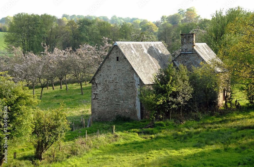 Maison bretonne dans la campagne, département de la Manche, France Maison bretonne dans la campagne, département de la Manche, France