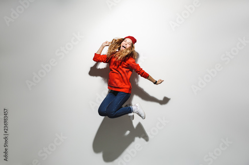 Φωτογραφία Full length photo of joyful woman 20s wearing red clothes laughing while jumping