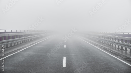 Weg in den Nebel photo