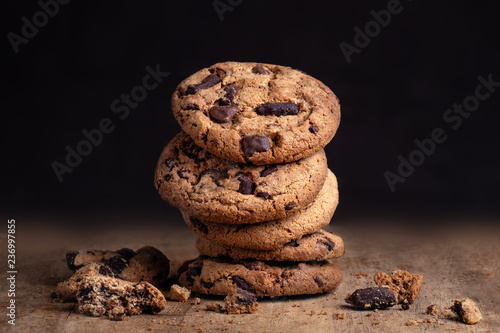 Canvas Print Chocolate cookies on old wood table