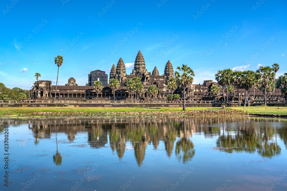 Angkor Wat daytime - symmetry