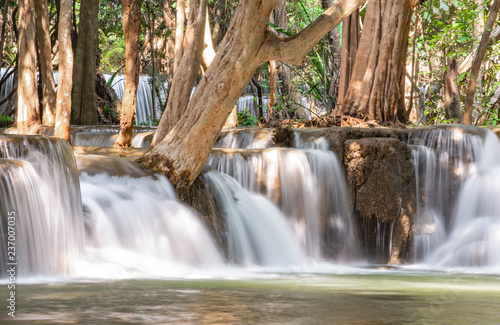 Fototapeta Naklejka Na Ścianę i Meble -  Waterfall flowing from the mountains at Huay Mae khamin waterfall National Park ,Kanchana buri in Thailand.