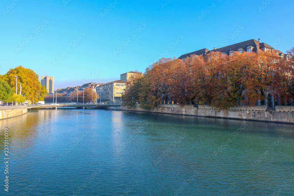 Obraz premium Beautiful view of historic city center on a sunny day with blue sky and clouds in summer, Zurich, Switzerland