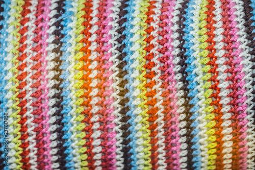 Arrière plan laine multicolore tricotée