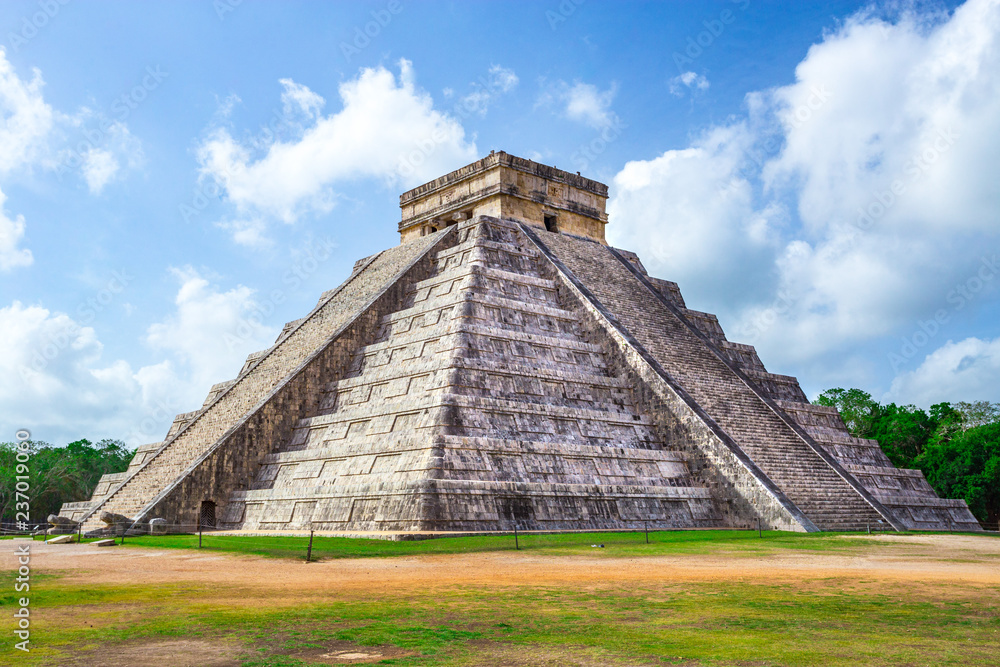 The Chichen Itza Maya ruins in Yucatan Peninsula Mexico Kukulkan The Chichen Itza Maya ruins in Yucatan Peninsula Mexico Kukulkan