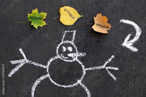 Canvas-taulu Chalk Drawing snowman on black asphalt