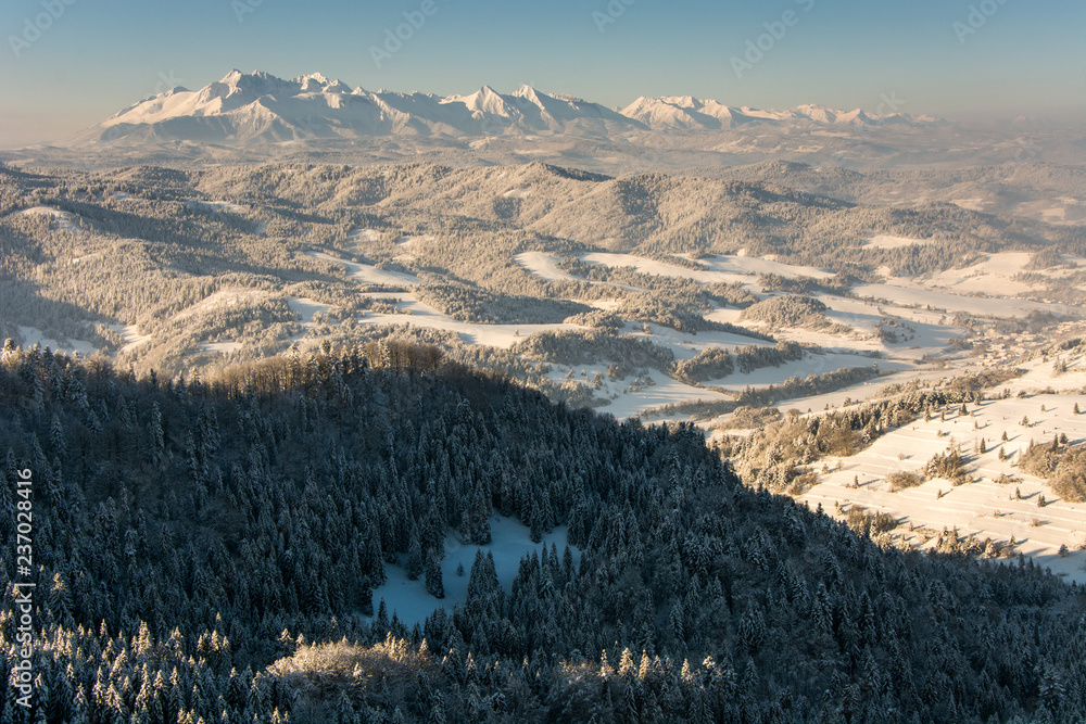 Zima w Pieninach,widok z Wysokiej na Tatry.
