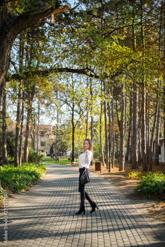 Photographing a girl during autumn with a blurred background