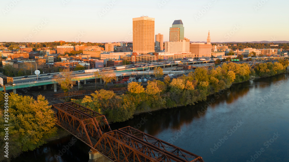 Springfield Massachusetts Late Afternon Rush Hour Traffic Aerial Riverfront View - obrazy, fototapety, plakaty 