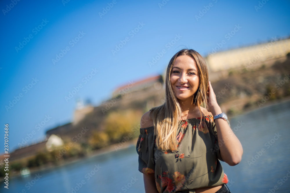 Photographing a girl during autumn with a blurred background