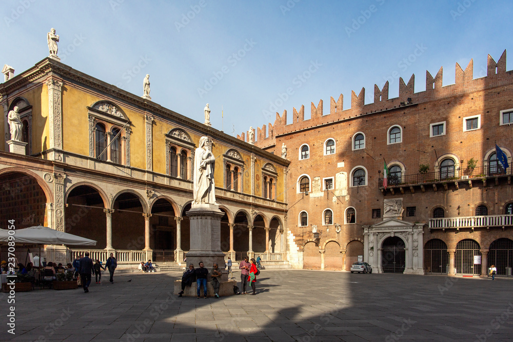 Statue of Dante Alighieri in Piazza dei Signori, Verona, Italy-23 ottobre 2018. Beautiful statues of Dante in the middle of Verona old town with other sculptures and architecture. Summer day in Verona