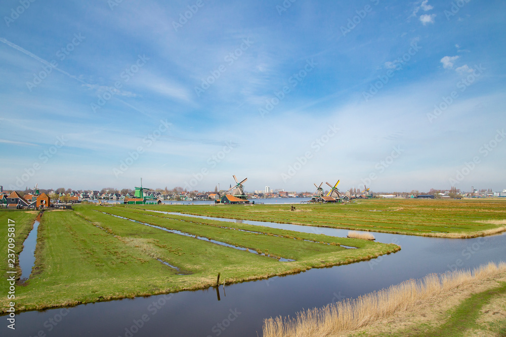 Obraz premium Landscape of well-preserved historic windmills and houses