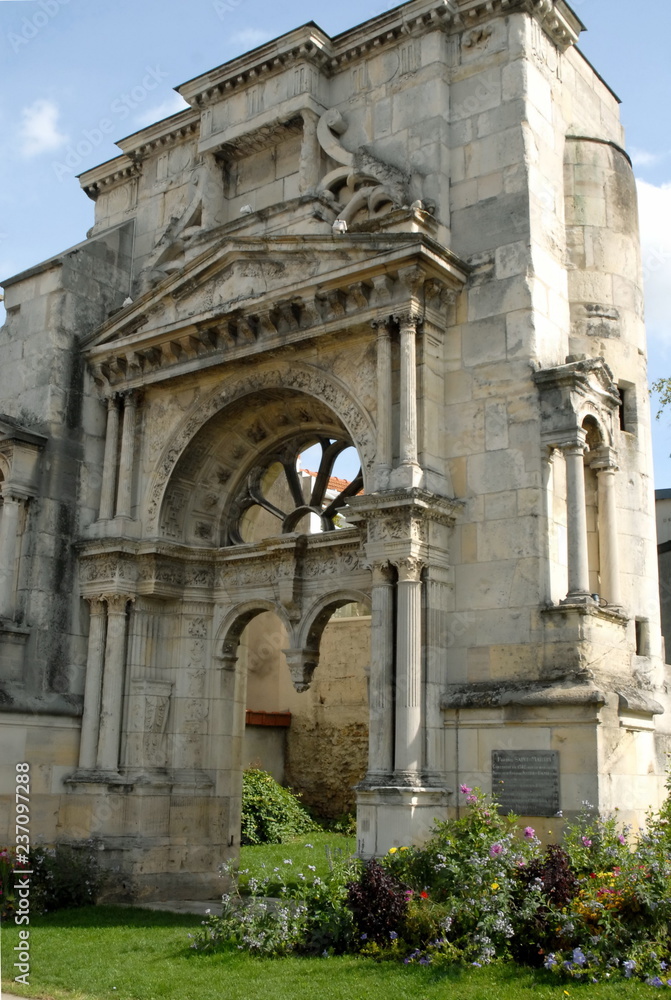 Ville d'Epernay, Portail Saint-Martin édifié en 1540, département de la Marne, France