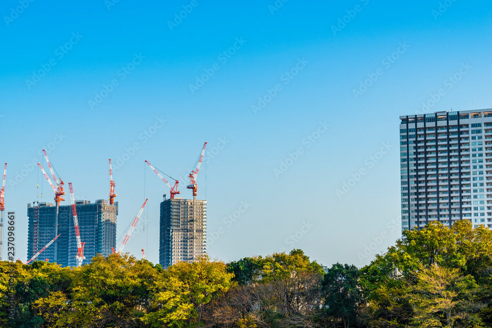 Obraz premium 高層ビルの建設工事 Construction work of high-rise building