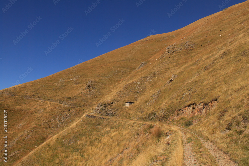 Wandern auf historischen Wegen; Schmugglerpfad am Motto di Paraone (Luganer Alpen) Wandern auf historischen Wegen; Schmugglerpfad am Motto di Paraone (Luganer Alpen)
