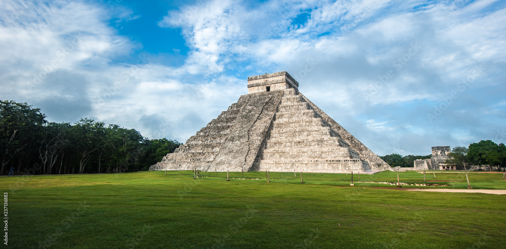 El Castillo or Temple of Kukulkan pyramid, Chichen Itza, Yucatan, Mexico El Castillo or Temple of Kukulkan pyramid, Chichen Itza, Yucatan, Mexico