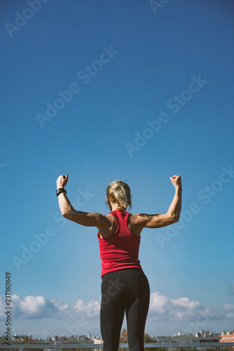 Woman of 45 year old, training in the outdoor © karrastock