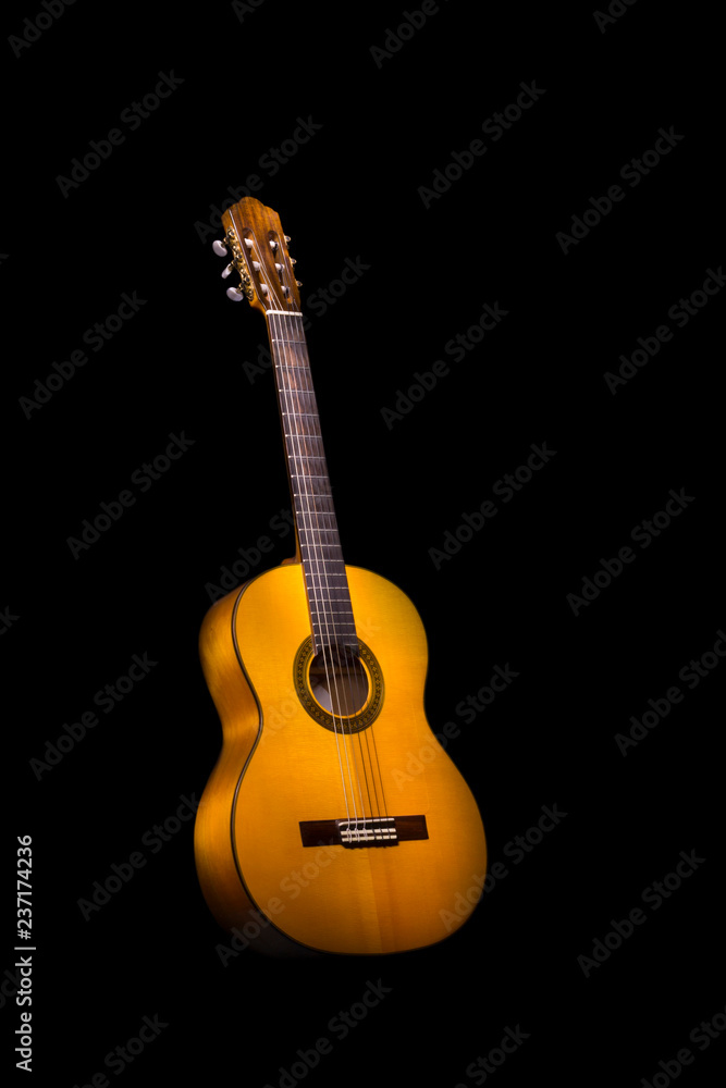 Guitare flamenca sur fond noir Photos | Adobe Stock