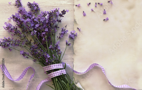 Fototapeta Naklejka Na Ścianę i Meble -  Lavender flowers  with paper on wooden background 
