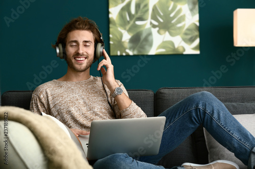 Young man listening to musi...
