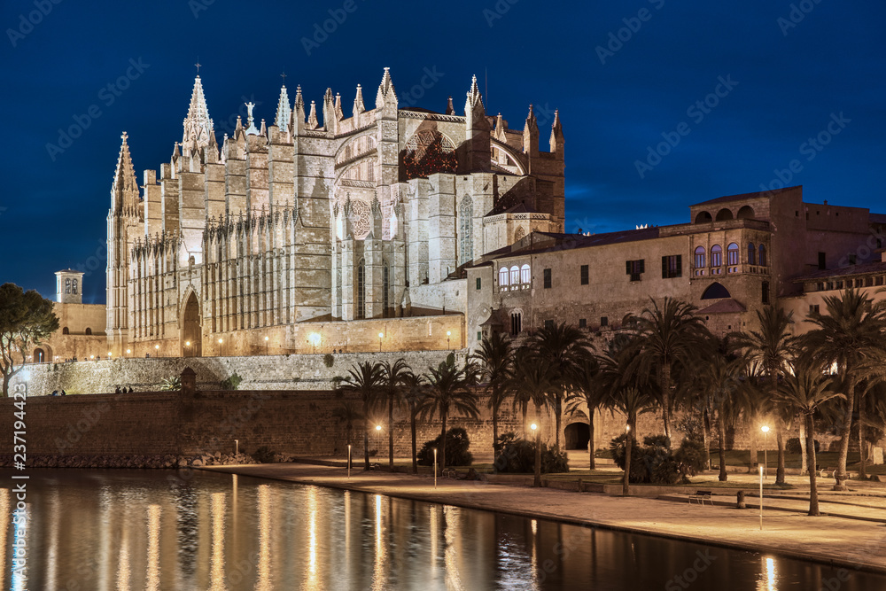 Catedral de Palma de Mallorca al atardecer