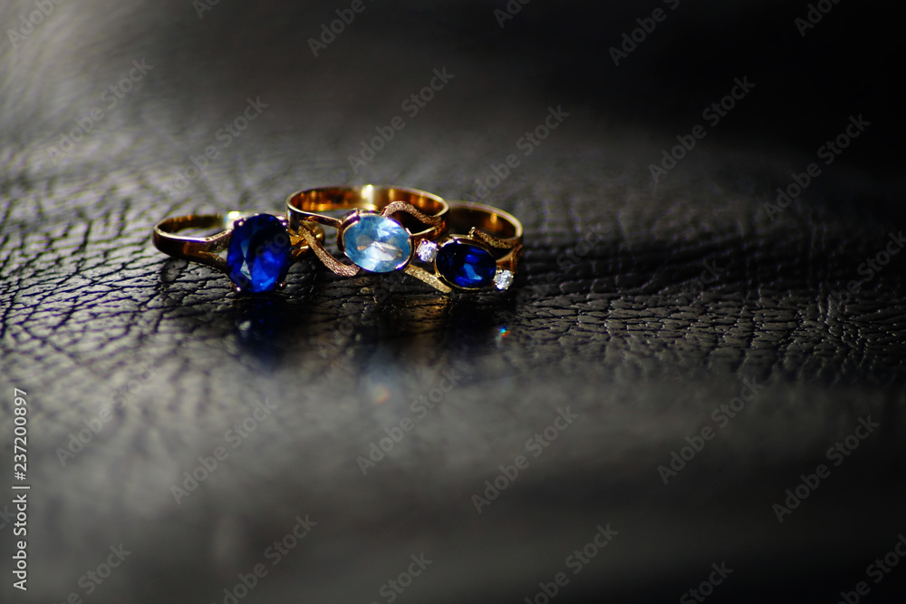 Drei Ringe (bokeh Hintergrund) Drei Ringe (bokeh Hintergrund)