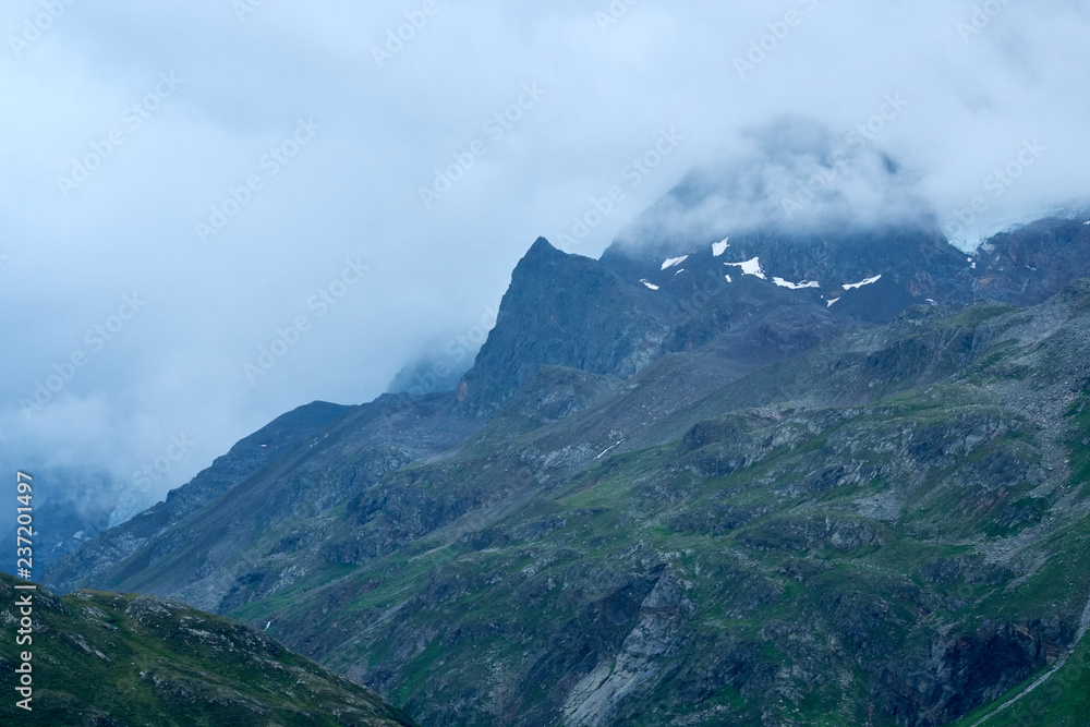 Unwetter am Abend über der Silvrettagruppe in den Zentralalpen zwischen der Schweiz und Österreich