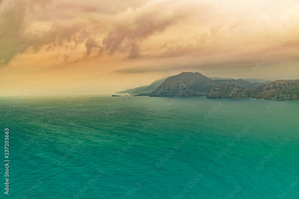 Obraz premium Atardecer en el mar cantabrico. Cantabria, ESpaña