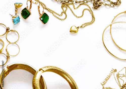 złota biżuteria - wisiorki, bransoletki, pierścionki i łańcuszki