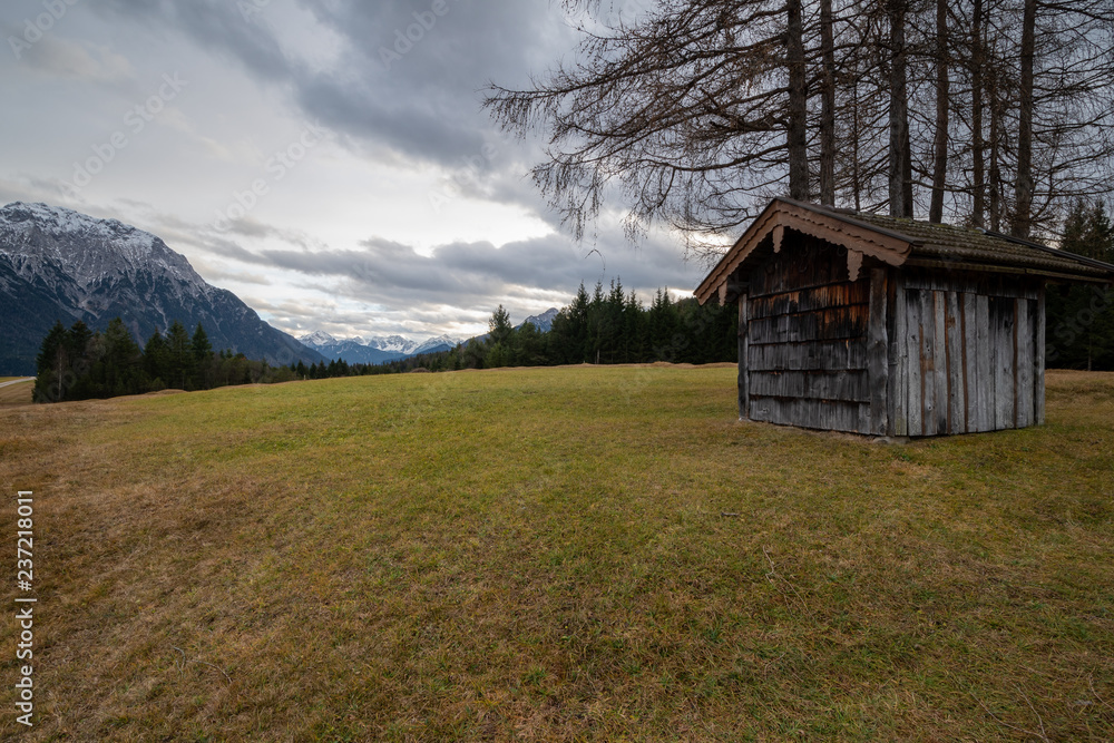 Fototapeta premium Holzhütten in Bayern