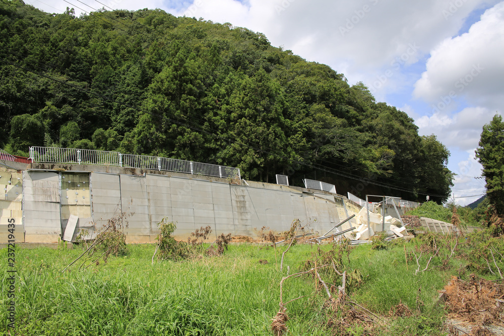 Fototapeta premium 災害:道路崩壊