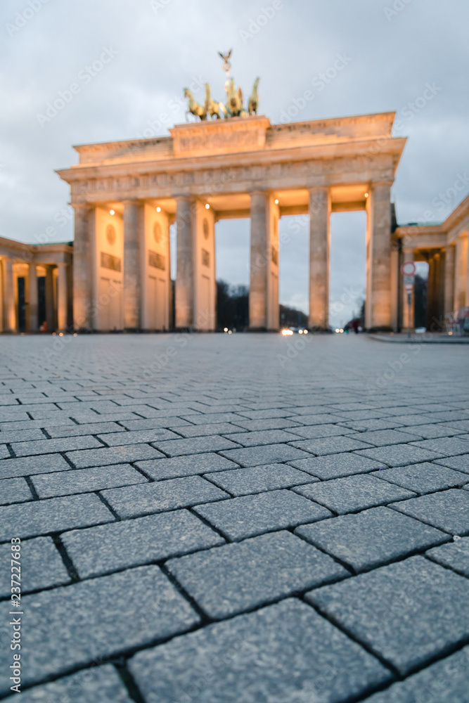 Obraz premium Berlin Brandenburger Tor Sonnenaufgang