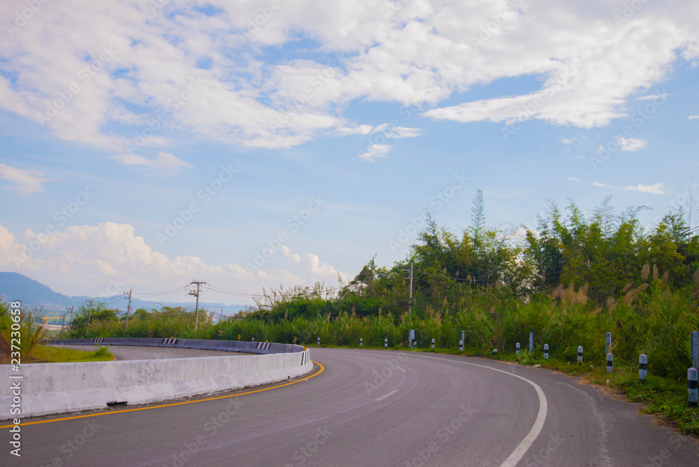 Fototapeta premium Street Scenes with Curves and Dangers