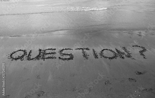 Text QUESTIONS on the sand