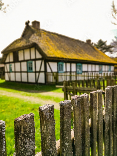 Obraz na płótnie house in village w salonie