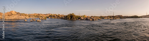 Cuadro en lienzo View of river nile in Aswan Egypt showing cataracts and mountain