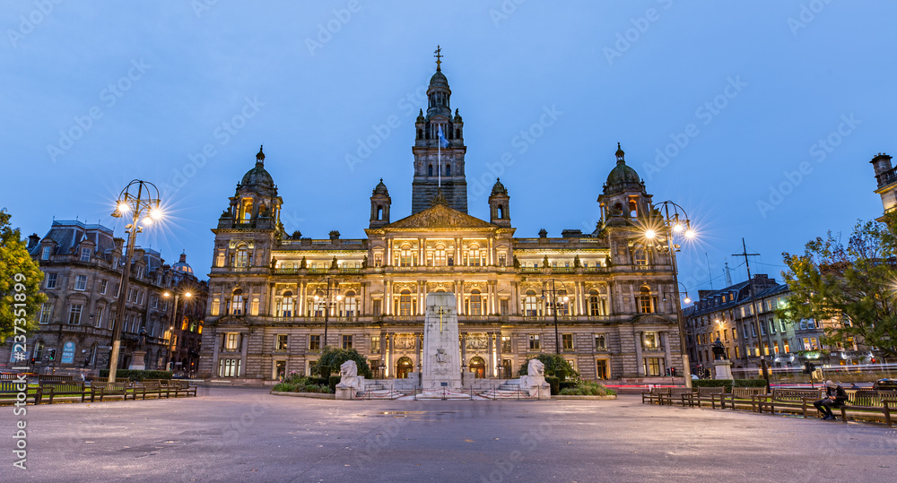 Fototapeta premium George Square in Glasgow at Night
