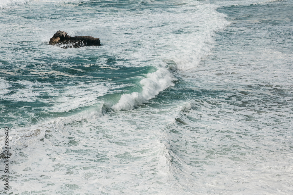 Obraz premium Beautiful view of the water surface with the waves of the Atlantic Ocean.