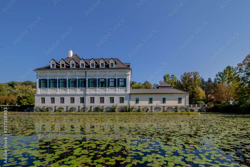 fotka-das-schloss-laudon-auch-schloss-hadersdorf-genannt-ist-ein