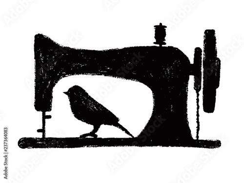 ビンテージ ミシンと鳥のシルエット 手書き風 スタンプ風 | Vintage sewing machine with bird silhouette hand-drawn stamp style