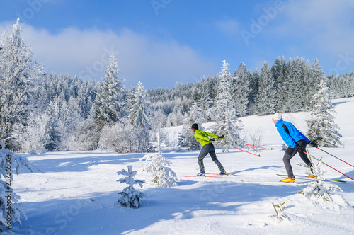Foto beim Skaten in tief verschneiter Landschaft