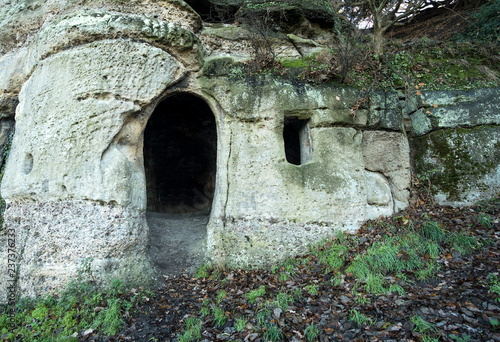 Fototapeta Naklejka Na Ścianę i Meble -  Crude cave door and window