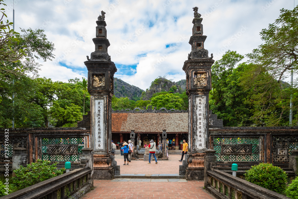 Φωτογραφία Temple of Dinh Tien Hoang at Hoa Lu Ninh Binh, first capital of Vietnam