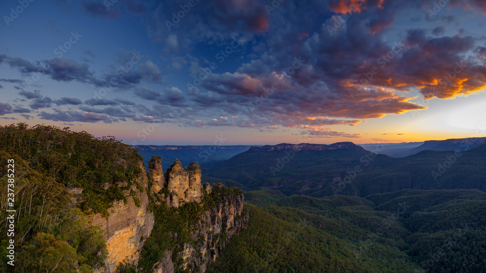 The Three Sisters and the Blue Mountains at Sunset, Katoomba, NSW, Australia