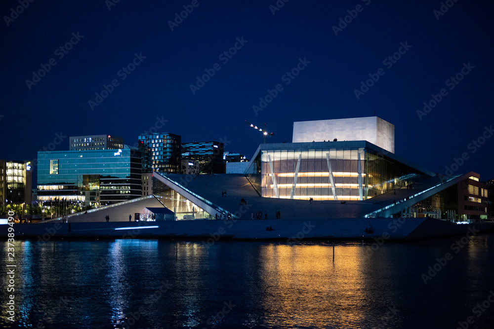 Opernhaus in Oslo bei Nacht, Norwegen / Skandinavien